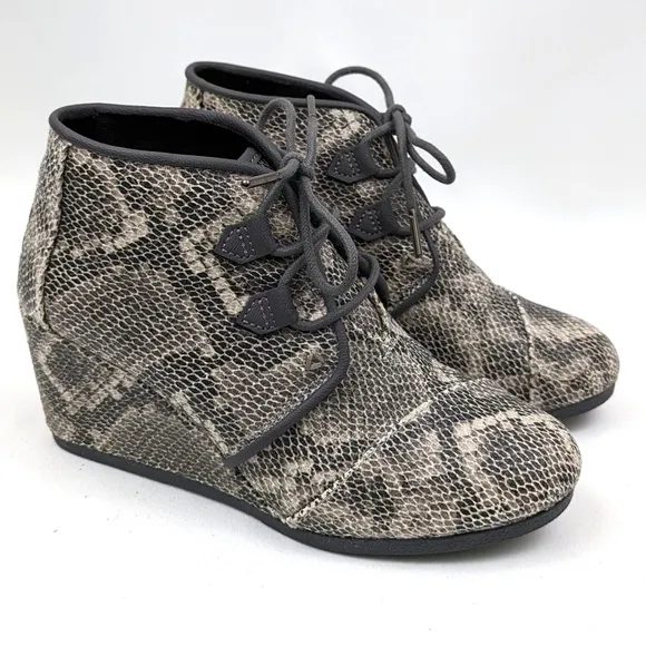 Toms Kala Lace Up Wedge Bootie Faux Snakeskin Reptile Print Gray Trendy size 7.5