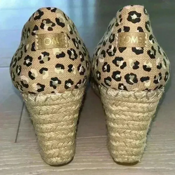 Toms Michelle Neutral Cheetah Peep Toe Wedges sz 9.5 W