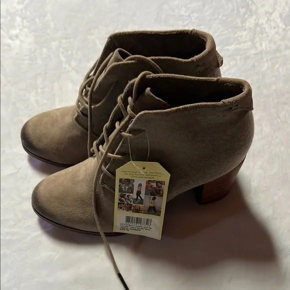 Toms women’s lunata lace up booties taupe