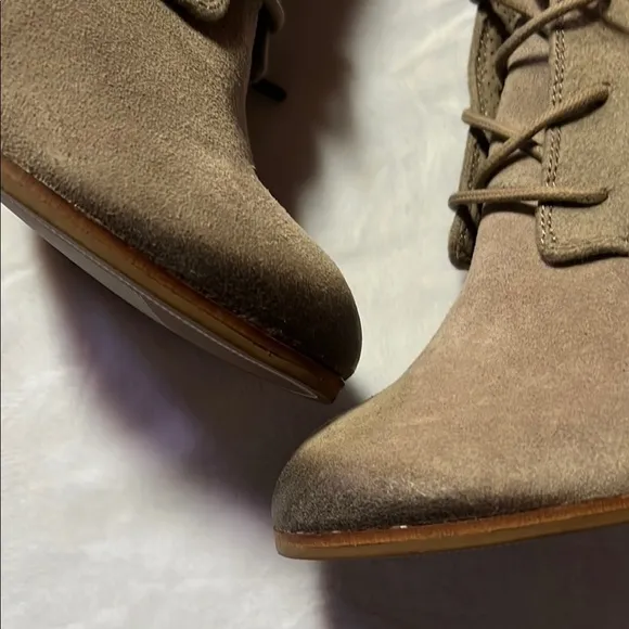 Toms women’s lunata lace up booties taupe