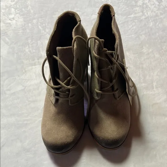 Toms women’s lunata lace up booties taupe