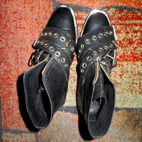 TOPSHOP Front Zip Buckle Combat Moto Ankle Leather Boots
