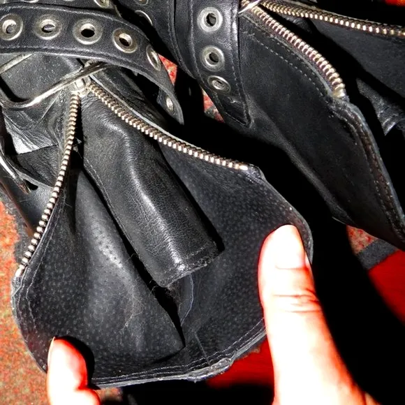 TOPSHOP Front Zip Buckle Combat Moto Ankle Leather Boots