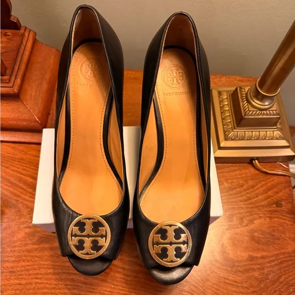 Tory Burch Benton Black Leather/Gold Logo Peep Toe Wedge Heels Size 8 $295
