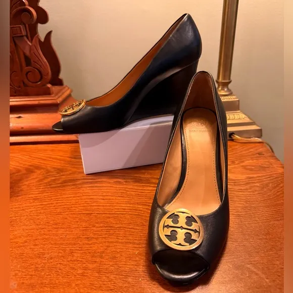 Tory Burch Benton Black Leather/Gold Logo Peep Toe Wedge Heels Size 8 $295