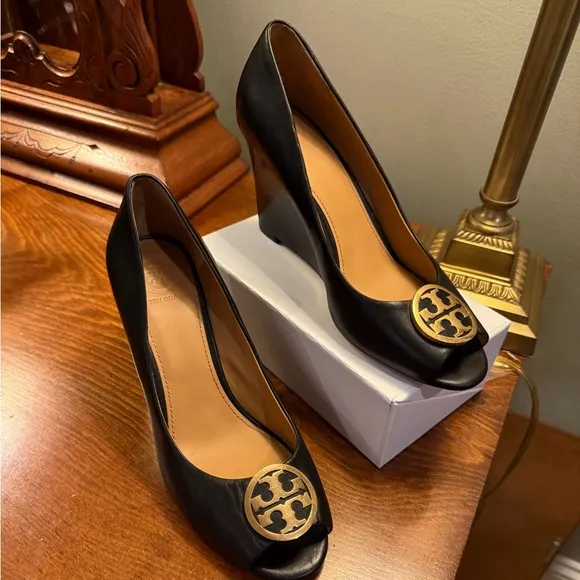 Tory Burch Benton Black Leather/Gold Logo Peep Toe Wedge Heels Size 8 $295