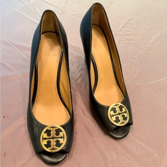 Tory Burch Benton Black Leather/Gold Logo Peep Toe Wedge Heels Size 8 $295