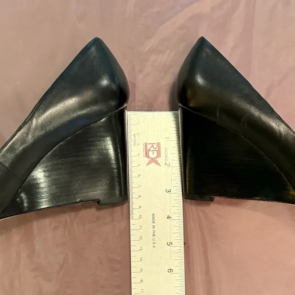Tory Burch Benton Black Leather/Gold Logo Peep Toe Wedge Heels Size 8 $295