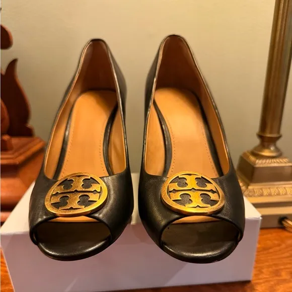Tory Burch Benton Black Leather/Gold Logo Peep Toe Wedge Heels Size 8 $295