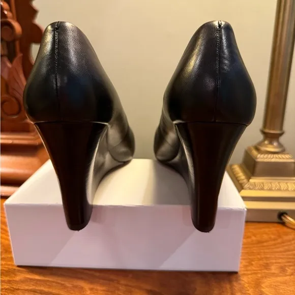 Tory Burch Benton Black Leather/Gold Logo Peep Toe Wedge Heels Size 8 $295