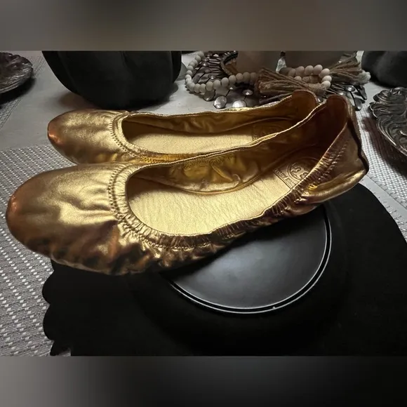 Tory Burch Eddie Ballet Flats Color:Metallic Gold Size:9.5 Great Condition