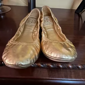 Tory Burch Eddie Ballet Flats Color:Metallic Gold Size:9.5 Great Condition