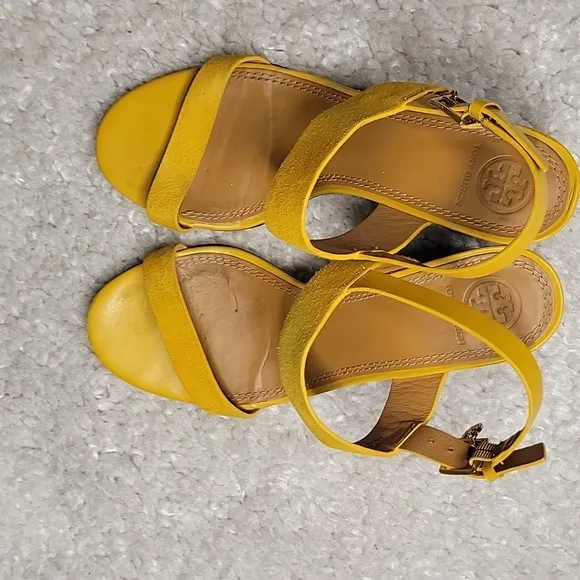TORY BURCH mustard yellow leather and suede strappy wedges  size 6.5