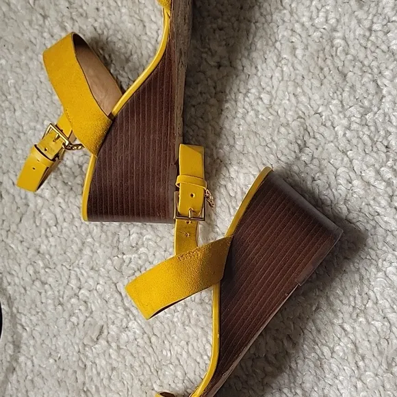 TORY BURCH mustard yellow leather and suede strappy wedges  size 6.5