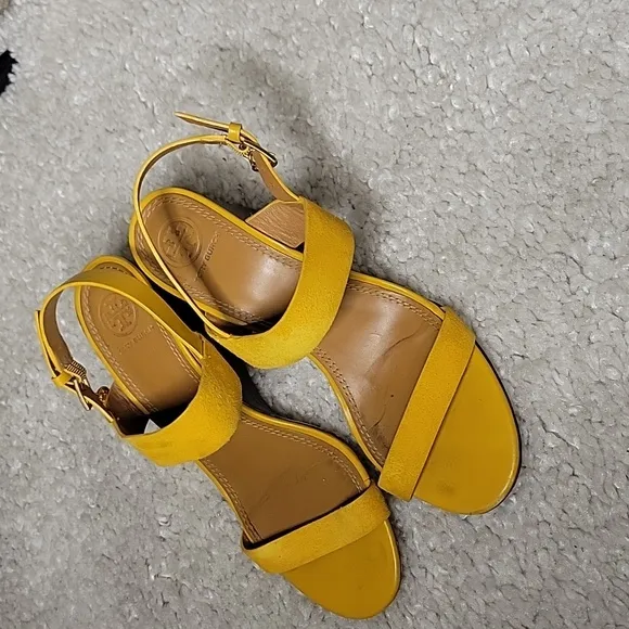 TORY BURCH mustard yellow leather and suede strappy wedges  size 6.5