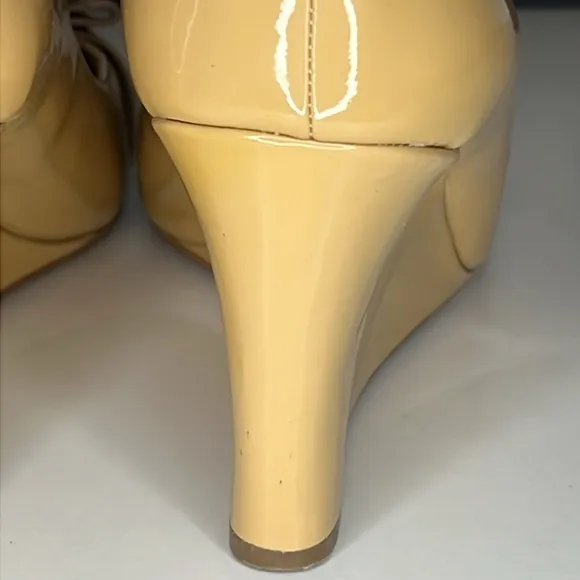 Tory Burch Patent Leather Camel Trudy Peep-Toe Wedges Women’s Size 7.5 M