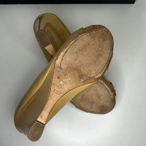 Tory Burch Patent Leather Camel Trudy Peep-Toe Wedges Women’s Size 7.5 M