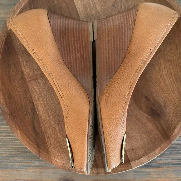 Tory Burch Sally Wedge Leather Camel Gold Logo Peep-toe Wedged Size 10M✨EUC✨