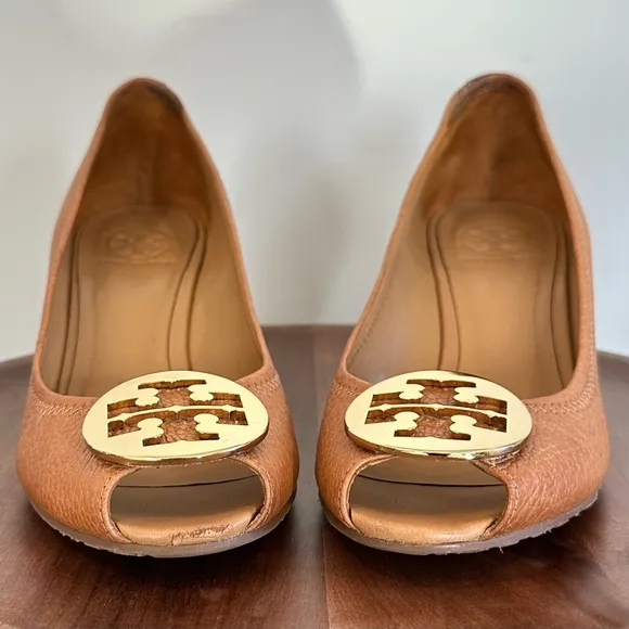Tory Burch Sally Wedge Leather Camel Gold Logo Peep-toe Wedged Size 10M✨EUC✨