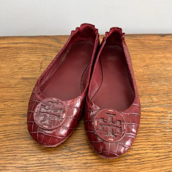 Tory Burch Size 8 • Minnie Dark Red Snake Minnie Flats Shoes Classic Logo.