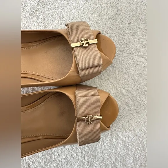 Tory Burch Trudy‎ Patent Bow Wedges 9.5 shoes peep toe heels