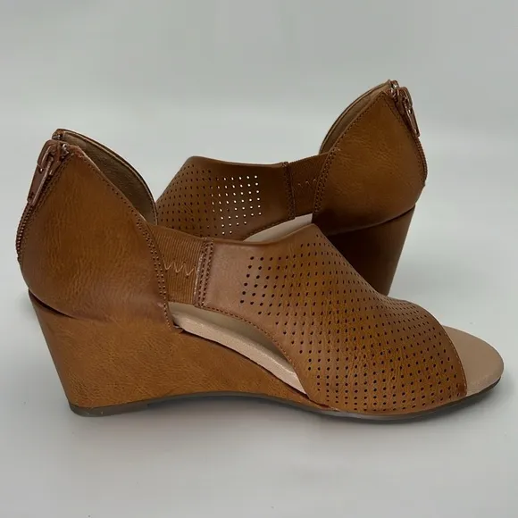 Tru Comfort Foam Brown Wedges Peep Toe Heel Shoes Faux Leather Size 6