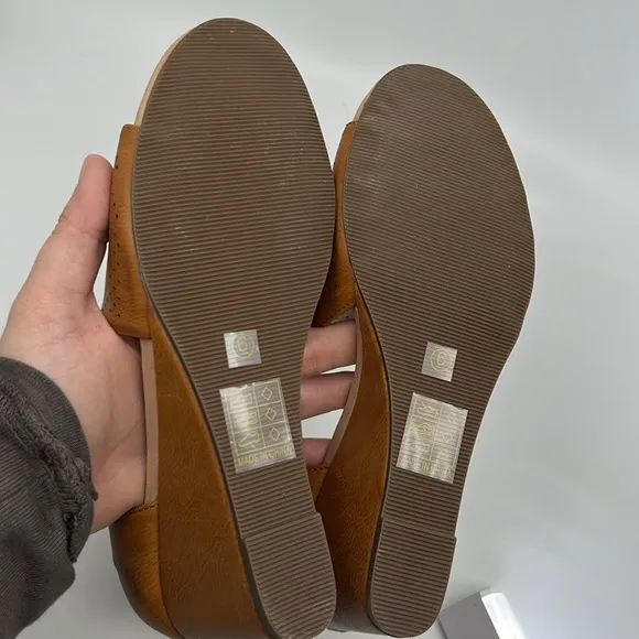 Tru Comfort Foam Brown Wedges Peep Toe Heel Shoes Faux Leather Size 6