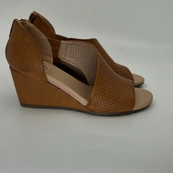 Tru Comfort Foam Brown Wedges Peep Toe Heel Shoes Faux Leather Size 6