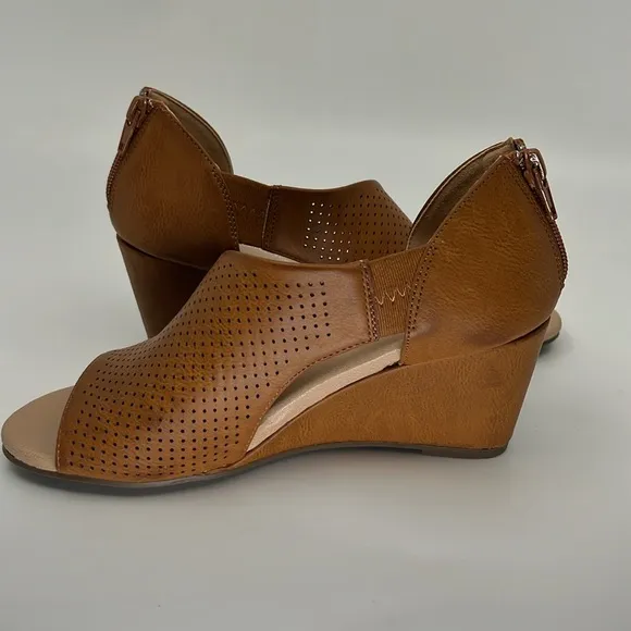 Tru Comfort Foam Brown Wedges Peep Toe Heel Shoes Faux Leather Size 6