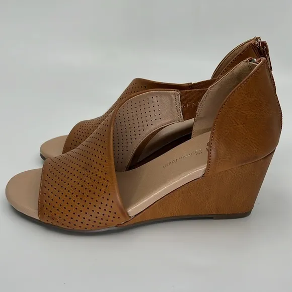 Tru Comfort Foam Brown Wedges Peep Toe Heel Shoes Faux Leather Size 6