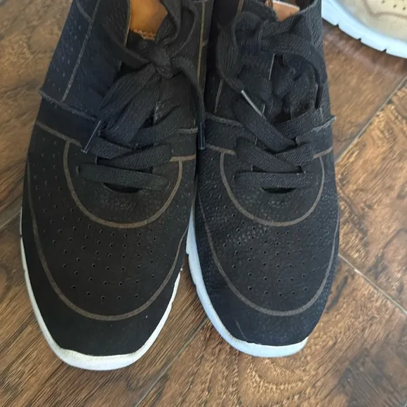 TWO pair! Gentle Souls by Kenneth Cole Raina Lite Jogger shoes, size women’s 9.5