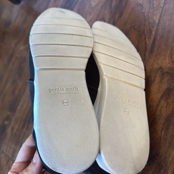 TWO pair! Gentle Souls by Kenneth Cole Raina Lite Jogger shoes, size women’s 9.5