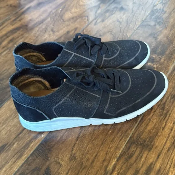 TWO pair! Gentle Souls by Kenneth Cole Raina Lite Jogger shoes, size women’s 9.5
