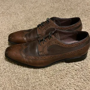Two-tone Brown Wingtip Dress Shoes