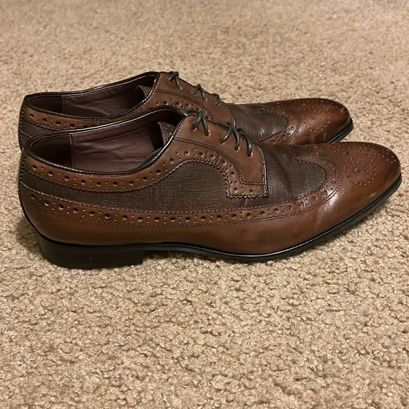 Two-tone Brown Wingtip Dress Shoes