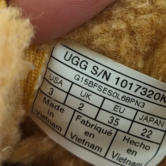 UGG Boots Youth Size 3 Yellow Neumel II Unisex Kid Chukka Lace Up  1017320K