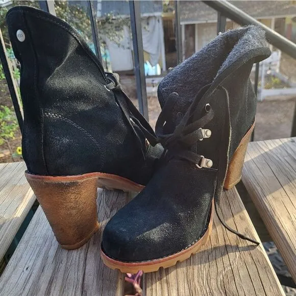 UGG Calynda Ankle Boot Black Suede Lace Up 12