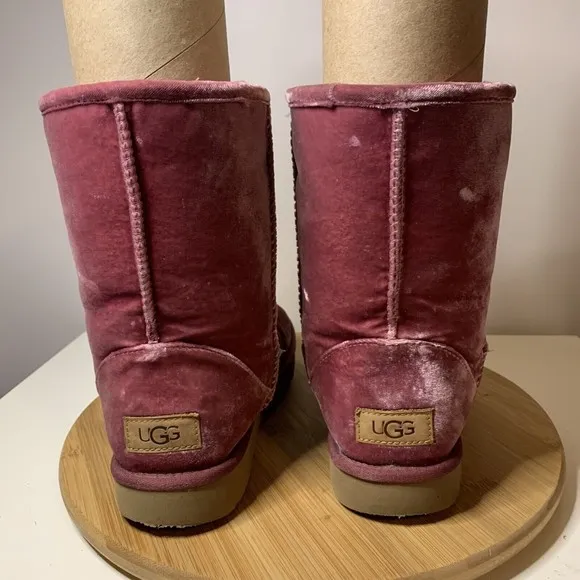 UGG CLASSIC SHORT II VELVET BOUGAINVILLEA Boots Womens SIZE 7 Shoes