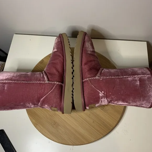 UGG CLASSIC SHORT II VELVET BOUGAINVILLEA Boots Womens SIZE 7 Shoes