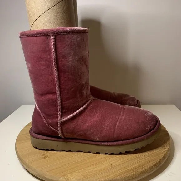 UGG CLASSIC SHORT II VELVET BOUGAINVILLEA Boots Womens SIZE 7 Shoes