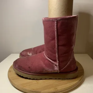UGG CLASSIC SHORT II VELVET BOUGAINVILLEA Boots Womens SIZE 7 Shoes