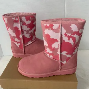 UGG CLASSIC SHORT JAGGED CAMO BOOT