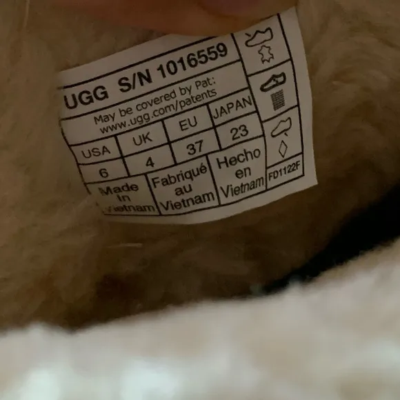 UGG Classic Short Leather