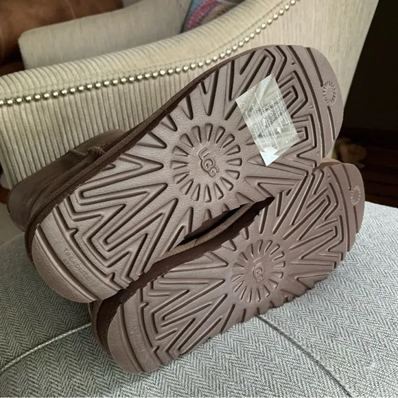 UGG Classic Short Leather