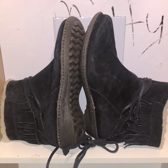 UGG Gaviota Lace Up Black Mini Boots - Size 11
