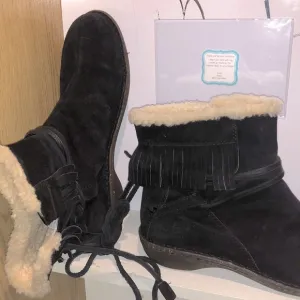 UGG Gaviota Lace Up Black Mini Boots - Size 11