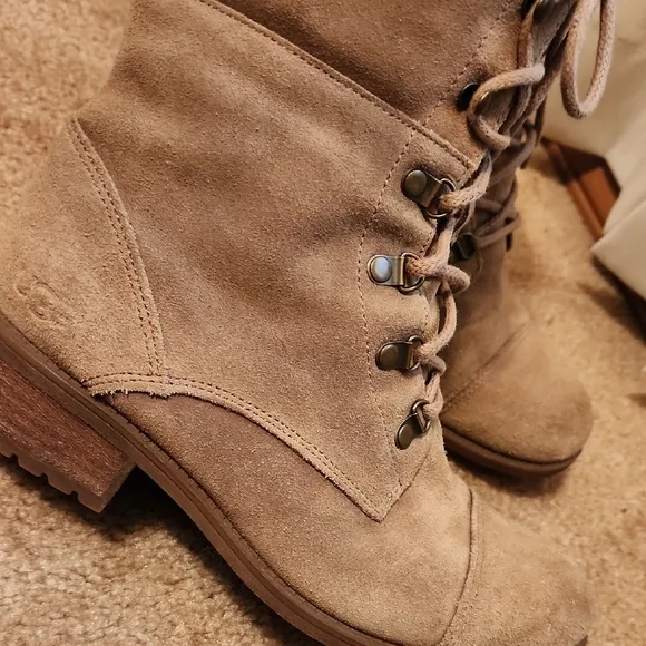 UGG Gradin Chestnut Lace-up Boots