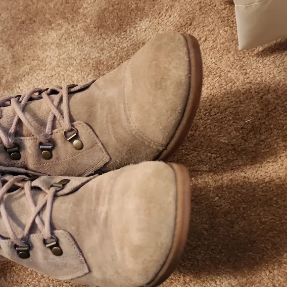 UGG Gradin Chestnut Lace-up Boots