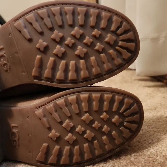 UGG Gradin Chestnut Lace-up Boots