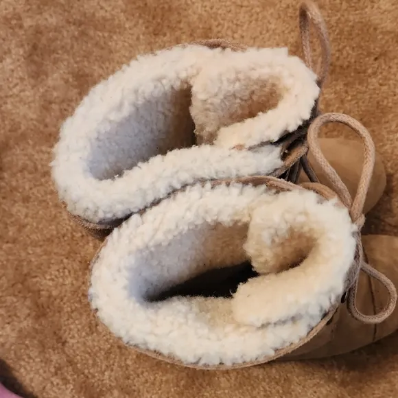 UGG Gradin Chestnut Lace-up Boots
